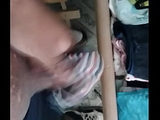 Uso la pantaleta de mi suegra para darme placer